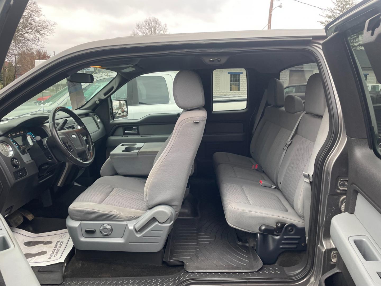 2013 silver Ford F-150 XLT SuperCab 6.5-ft. Bed 4WD (1FTFX1ET8DF) with an 3.5L V6 TURBO engine, 6-Speed Automatic transmission, located at 101 N. Main Street, Muncy, PA, 17756, (570) 546-5462, 41.207691, -76.785942 - Photo#3