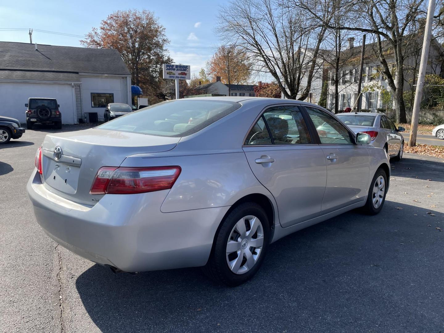 2007 silver Toyota Camry CE 5-Spd AT (4T1BE46K87U) with an 2.4L L4 DOHC 16V engine, 5-Speed Automatic Overdrive transmission, located at 101 N. Main Street, Muncy, PA, 17756, (570) 546-5462, 41.207691, -76.785942 - Photo#2