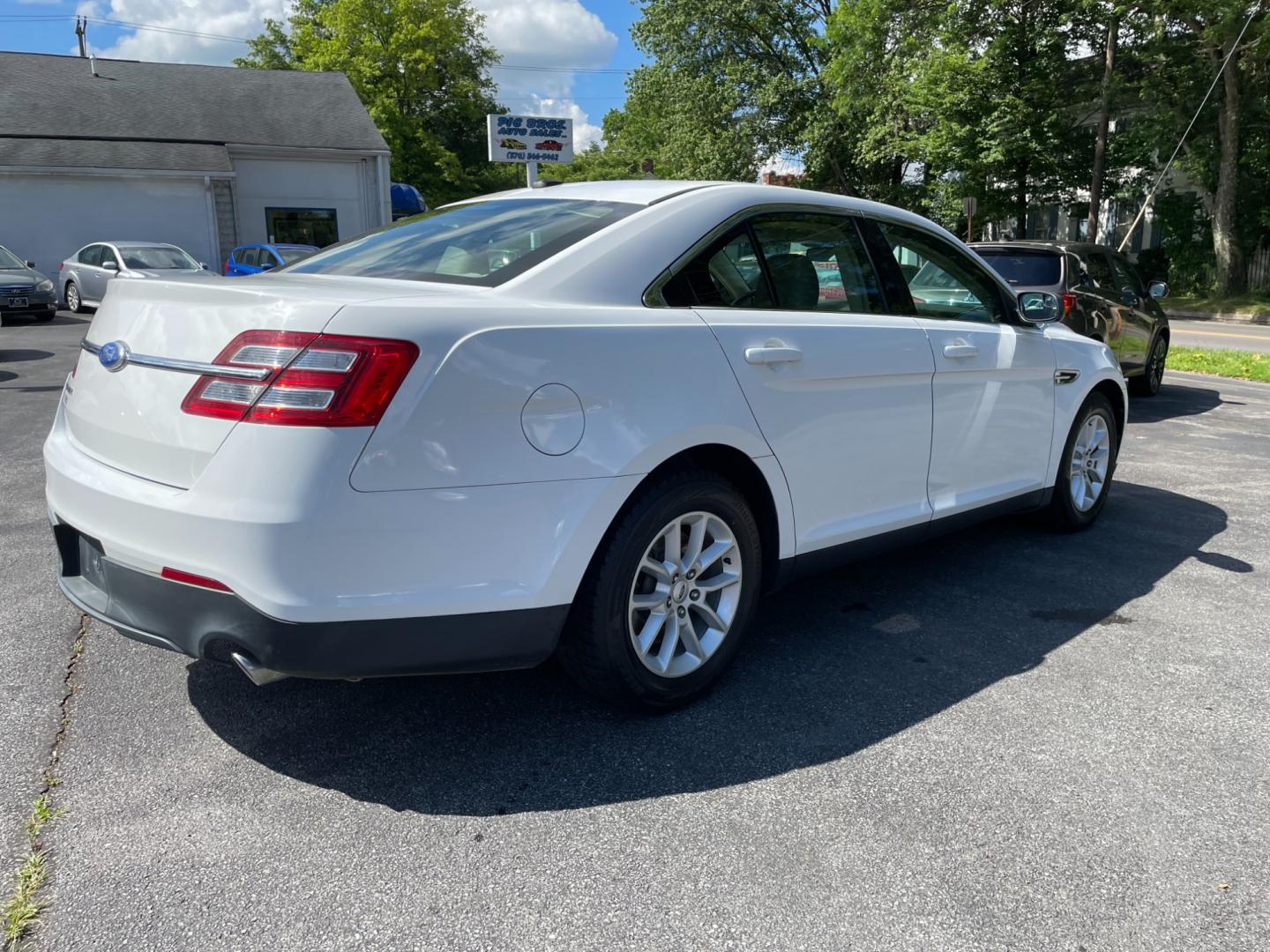 2013 White Ford Taurus SE FWD (1FAHP2D85DG) with an 3.5L V6 DOHC 24V engine, 6-Speed Automatic transmission, located at 101 N. Main Street, Muncy, PA, 17756, (570) 546-5462, 41.207691, -76.785942 - Photo#3