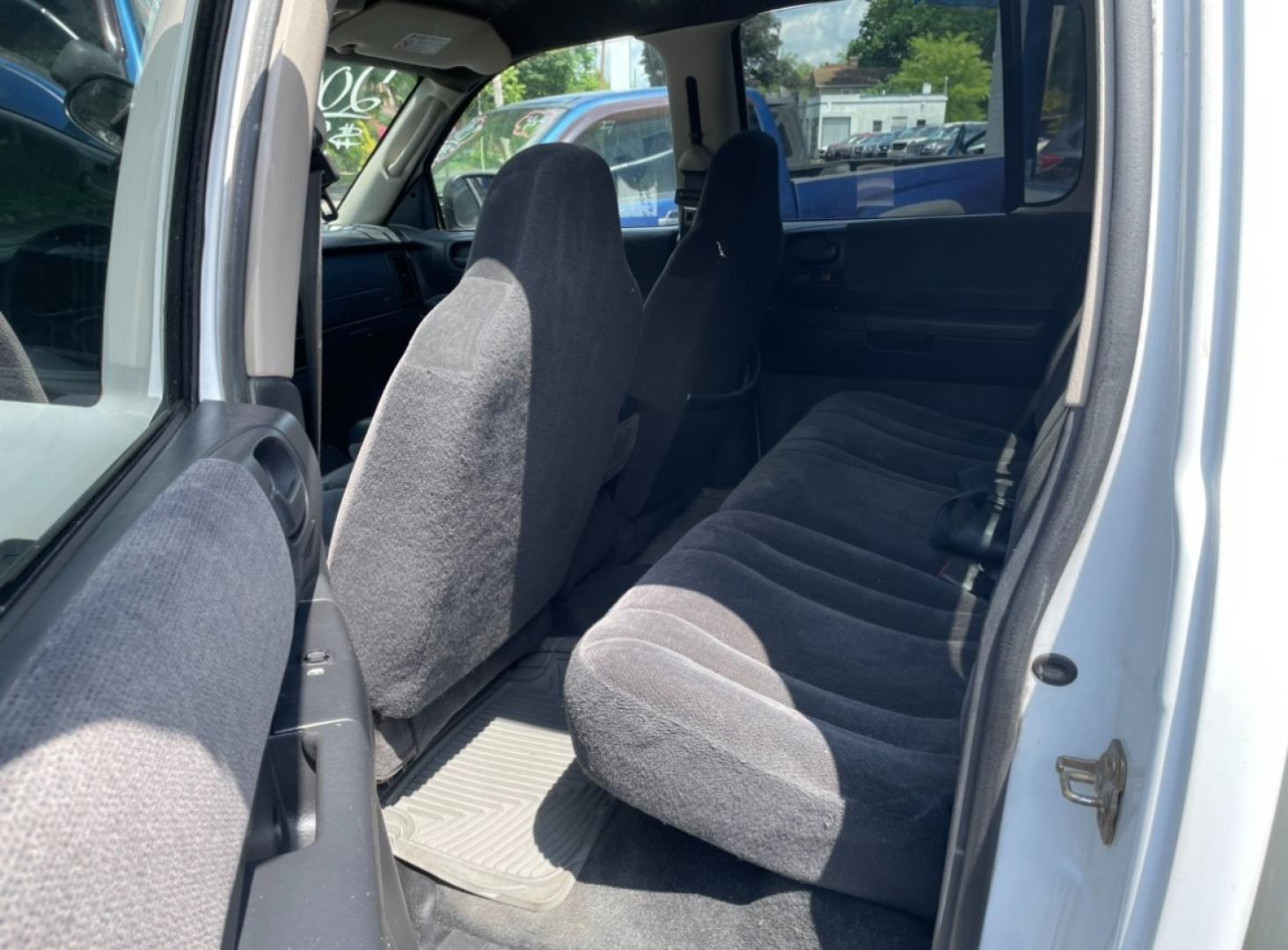 2003 White Dodge Dakota Sport Plus Quad Cab 4WD (1D7HG38X33S) with an 3.9L V6 OHV 12V engine, located at 101 N. Main Street, Muncy, PA, 17756, (570) 546-5462, 41.207691, -76.785942 - Photo#5