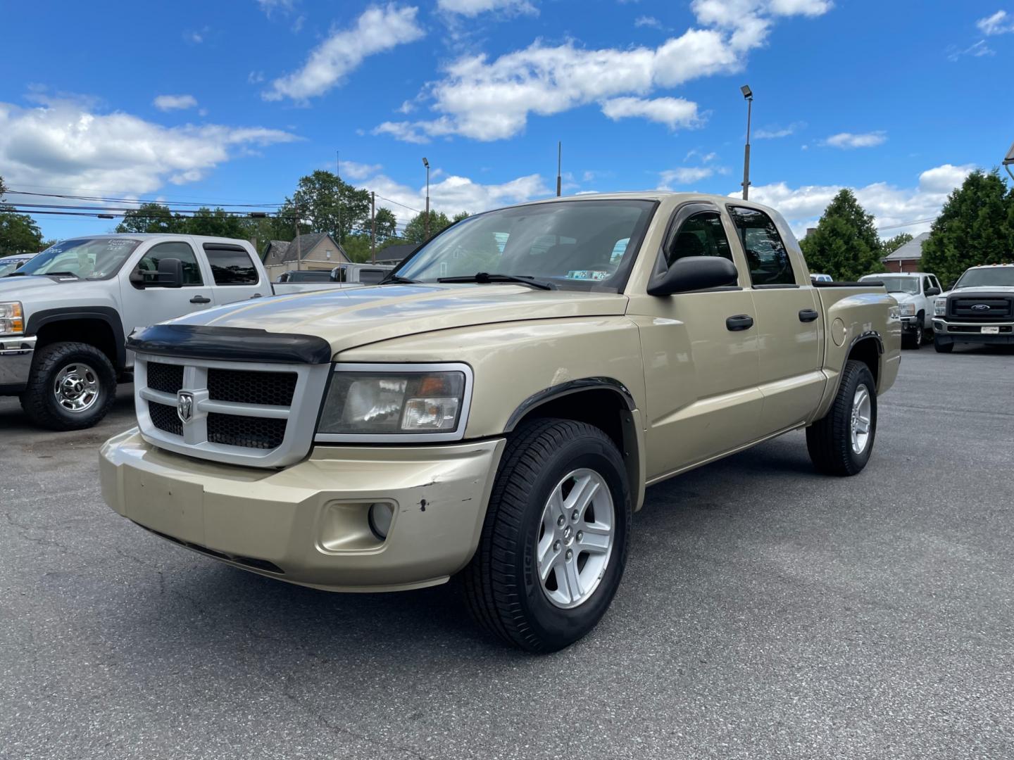 2011 Dodge Dakota SLT Crew Cab 4WD (1D7RW3GK6BS) with an 3.7L V6 SOHC 12V engine, 5-Speed Automatic transmission, located at 101 N. Main Street, Muncy, PA, 17756, (570) 546-5462, 41.207691, -76.785942 - Photo#0