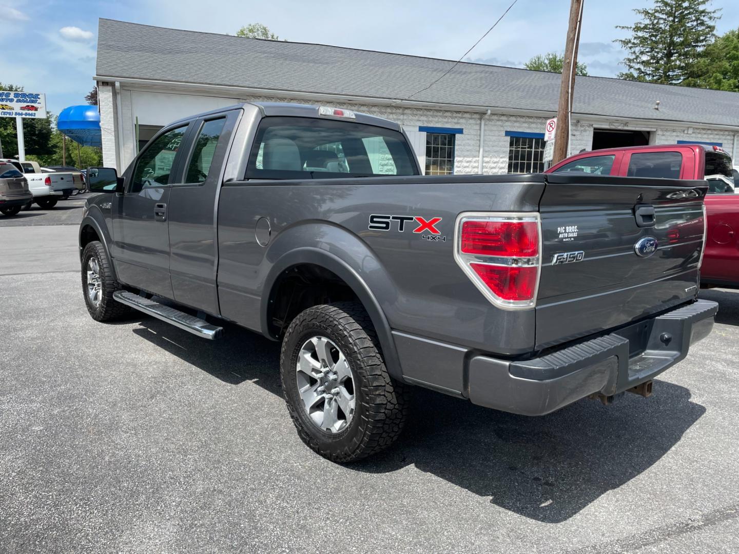 2013 Ford F-150 Lariat SuperCab 6.5-ft. Bed 4WD (1FTFX1EF7DF) with an 5.0L V8 engine, 6-Speed Automatic transmission, located at 101 N. Main Street, Muncy, PA, 17756, (570) 546-5462, 41.207691, -76.785942 - Photo#3