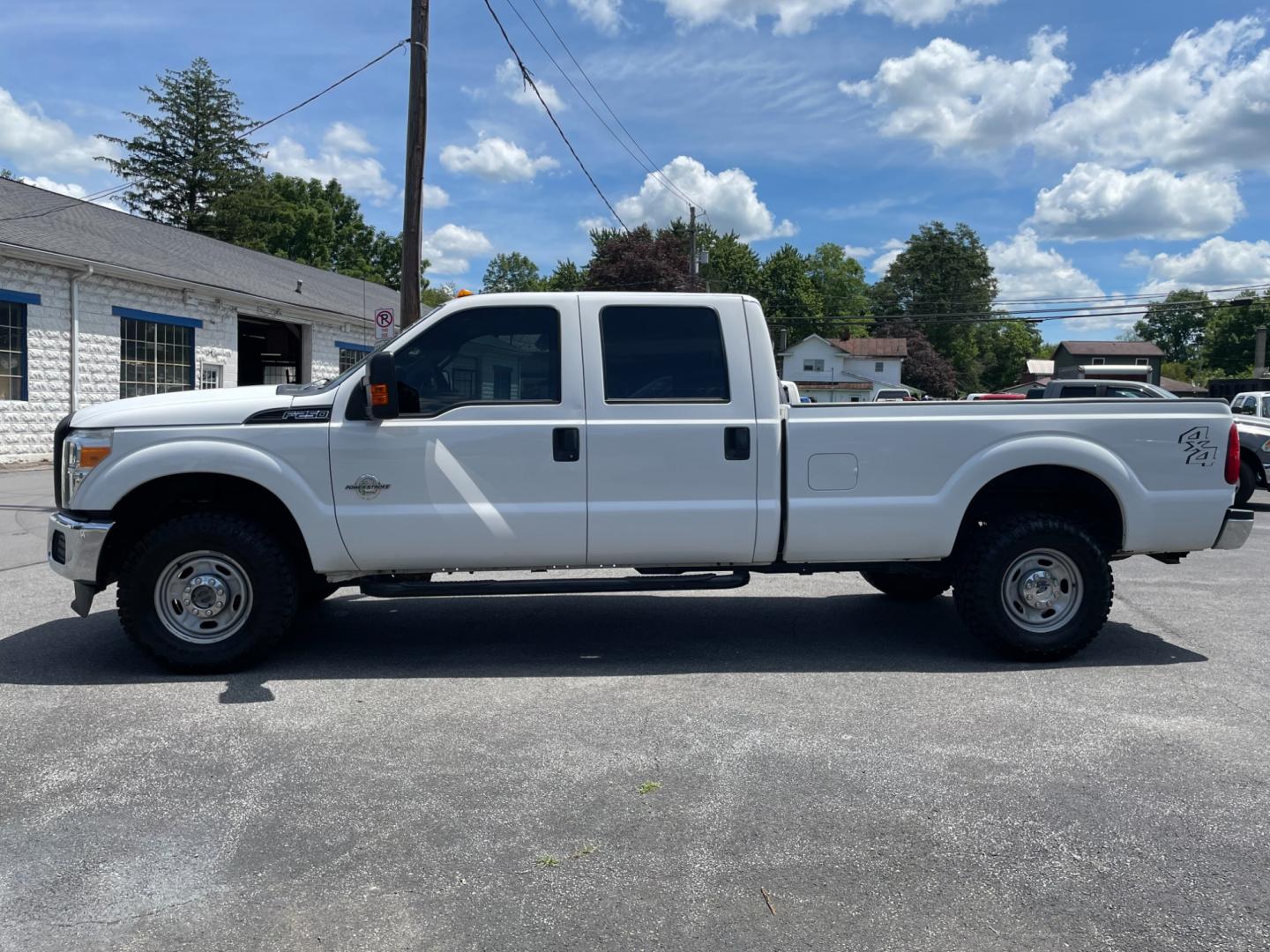 2016 White Ford F-250 SD XL Crew Cab 4WD with an 6.7L V8 OHV 16V DIESEL engine, 6A transmission, located at 101 N. Main Street, Muncy, PA, 17756, (570) 546-5462, 41.207691, -76.785942 - Photo#2