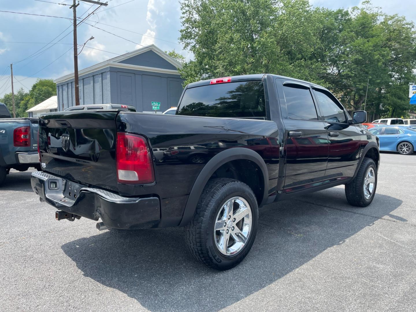 2013 black RAM 1500 Tradesman Crew Cab SWB 4WD (1C6RR7KT4DS) with an 5.7L V8 OHV 16V engine, 6-Speed Automatic transmission, located at 101 N. Main Street, Muncy, PA, 17756, (570) 546-5462, 41.207691, -76.785942 - Photo#3