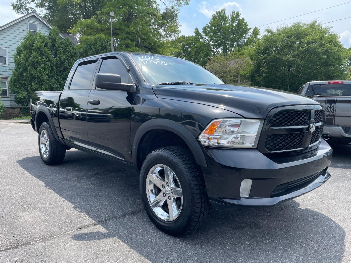 2013 black RAM 1500 Tradesman Crew Cab SWB 4WD (1C6RR7KT4DS) with an 5.7L V8 OHV 16V engine, 6-Speed Automatic transmission, located at 101 N. Main Street, Muncy, PA, 17756, (570) 546-5462, 41.207691, -76.785942 - Photo#1