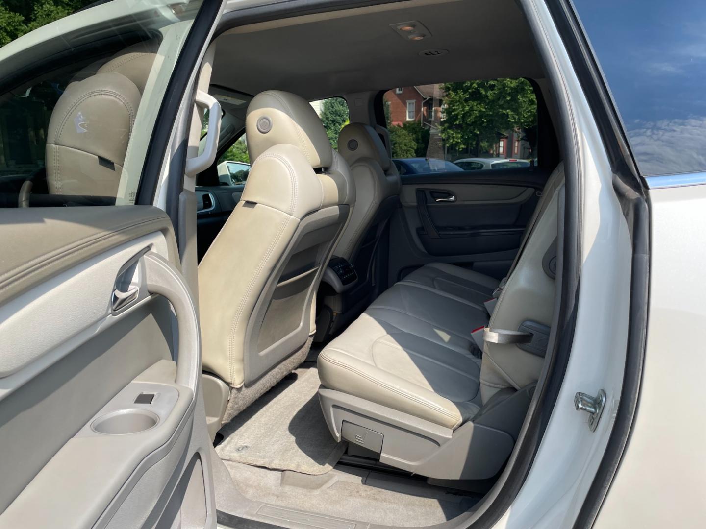 2014 White Chevrolet Traverse 2LT AWD (1GNKVHKD7EJ) with an 3.6L V6 DOHC 24V engine, 6-Speed Automatic transmission, located at 101 N. Main Street, Muncy, PA, 17756, (570) 546-5462, 41.207691, -76.785942 - Photo#6