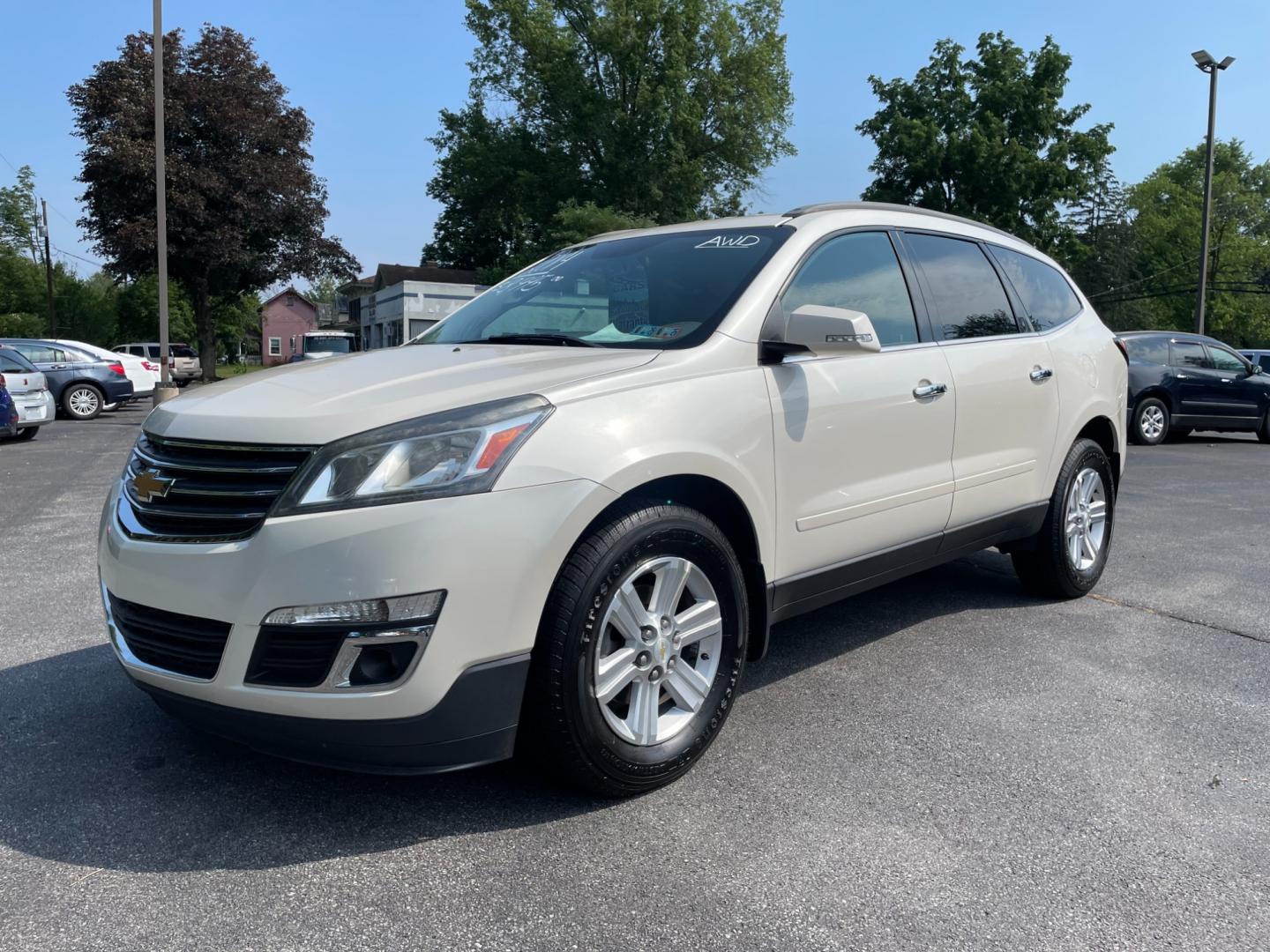 2014 White Chevrolet Traverse 2LT AWD (1GNKVHKD7EJ) with an 3.6L V6 DOHC 24V engine, 6-Speed Automatic transmission, located at 101 N. Main Street, Muncy, PA, 17756, (570) 546-5462, 41.207691, -76.785942 - Photo#0