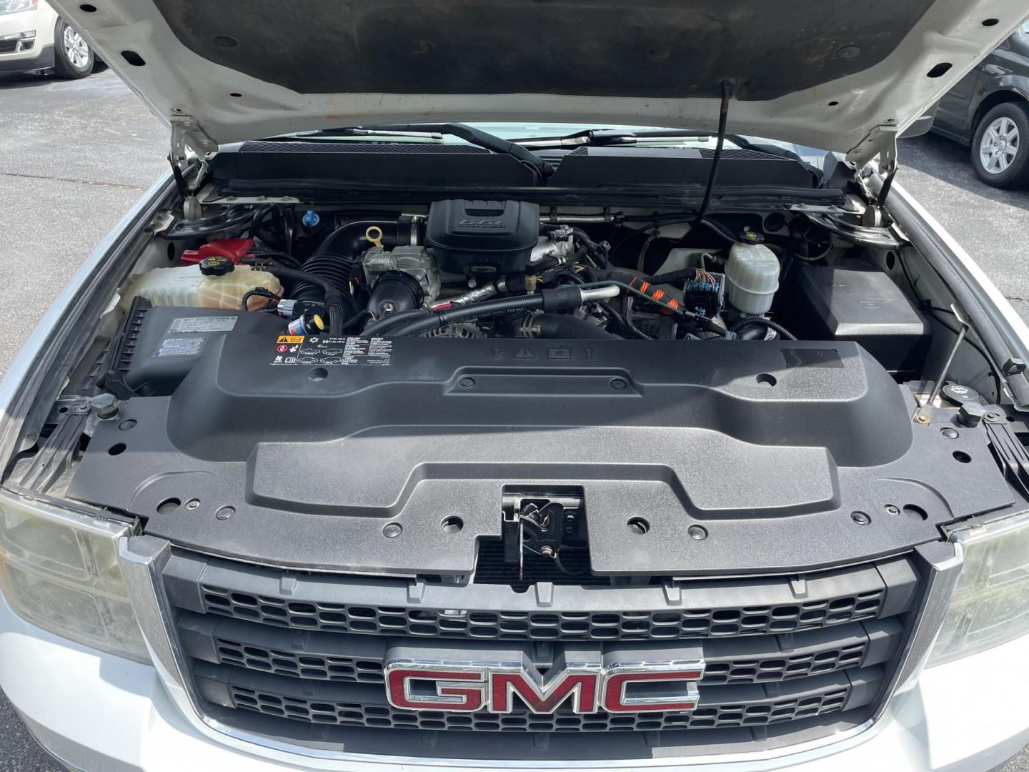 2013 White GMC Sierra 3500HD Work Truck Crew Cab 4WD (1GD422C86DF) with an 6.6L V8 32V OHV DIESEL engine, 6-Speed Automatic transmission, located at 101 N. Main Street, Muncy, PA, 17756, (570) 546-5462, 41.207691, -76.785942 - Photo#7