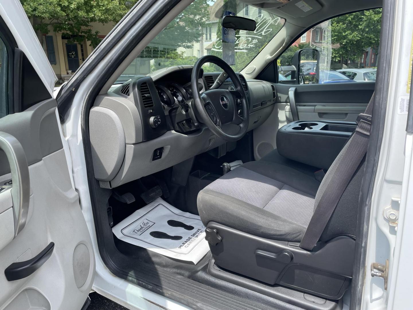 2013 White GMC Sierra 3500HD Work Truck Crew Cab 4WD (1GD422C86DF) with an 6.6L V8 32V OHV DIESEL engine, 6-Speed Automatic transmission, located at 101 N. Main Street, Muncy, PA, 17756, (570) 546-5462, 41.207691, -76.785942 - Photo#4