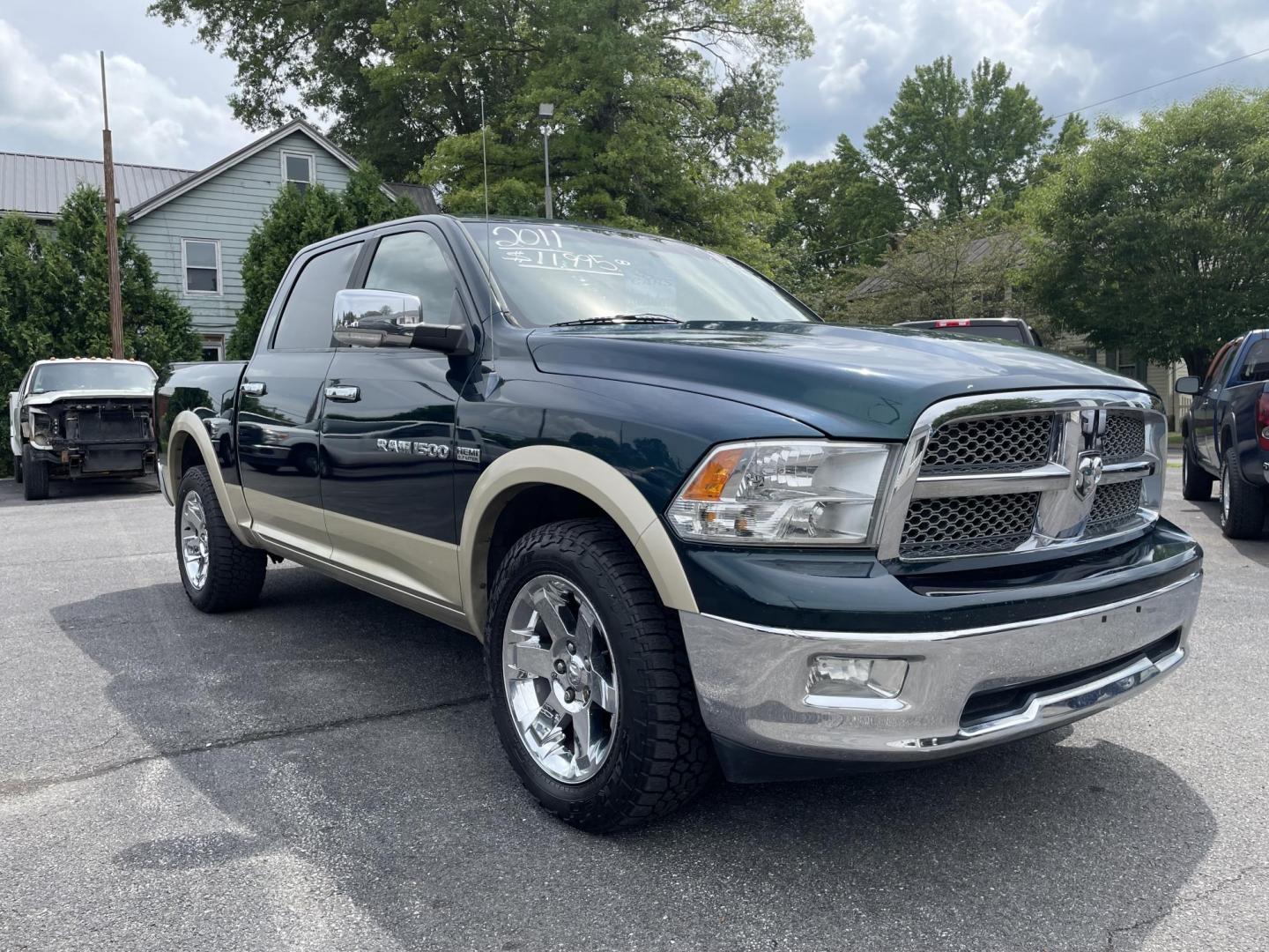 2011 Dodge Ram 1500 ST Crew Cab 4WD (1D7RV1CT4BS) with an 5.7L V8 OHV 16V engine, 5-Speed Automatic transmission, located at 101 N. Main Street, Muncy, PA, 17756, (570) 546-5462, 41.207691, -76.785942 - Photo#1