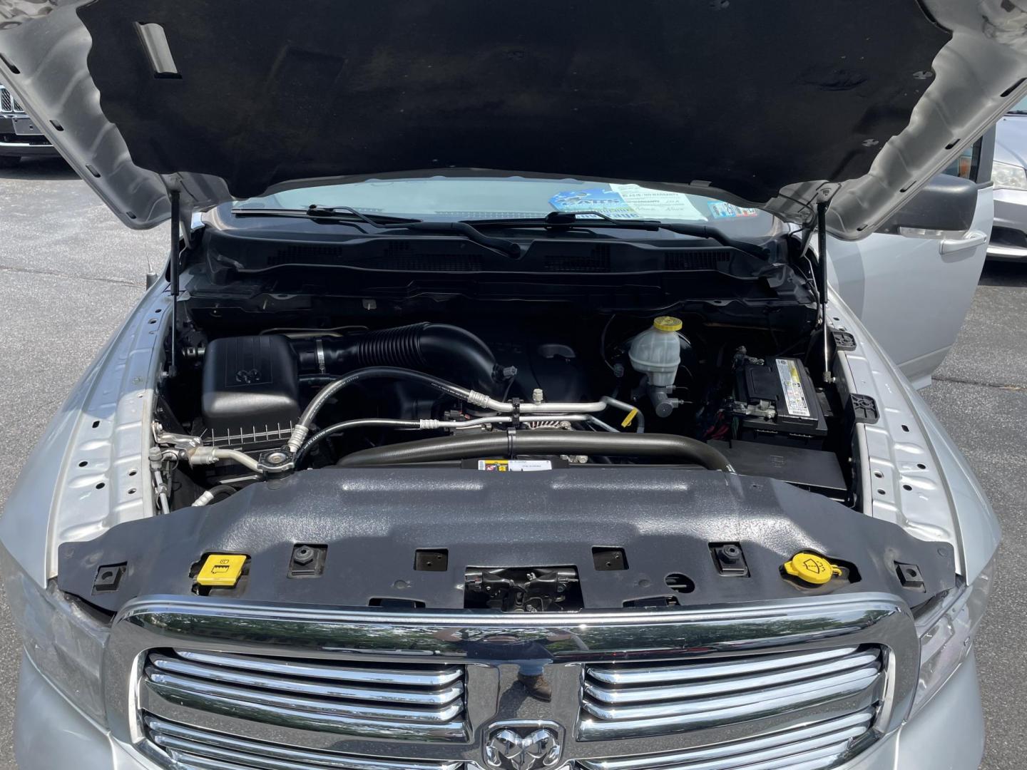 2019 silver RAM 1500 SLT Crew Cab SWB 4WD (1C6RR7LT5KS) with an 5.7L V8 OHV 16V engine, 8A transmission, located at 101 N. Main Street, Muncy, PA, 17756, (570) 546-5462, 41.207691, -76.785942 - Photo#9