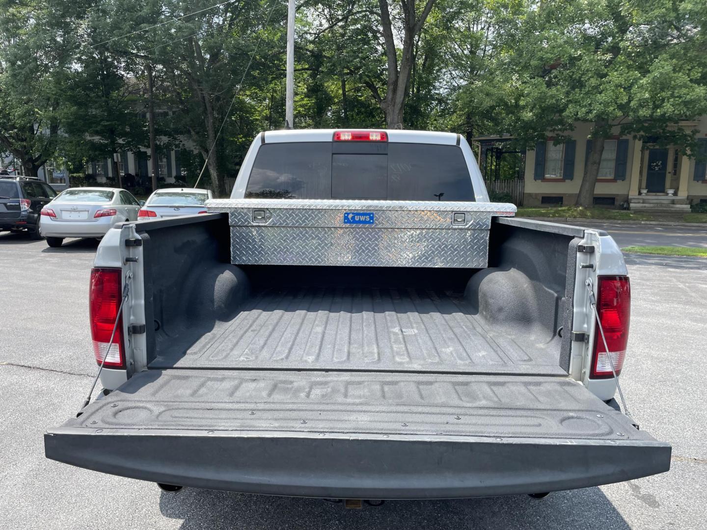 2019 silver RAM 1500 SLT Crew Cab SWB 4WD (1C6RR7LT5KS) with an 5.7L V8 OHV 16V engine, 8A transmission, located at 101 N. Main Street, Muncy, PA, 17756, (570) 546-5462, 41.207691, -76.785942 - Photo#8