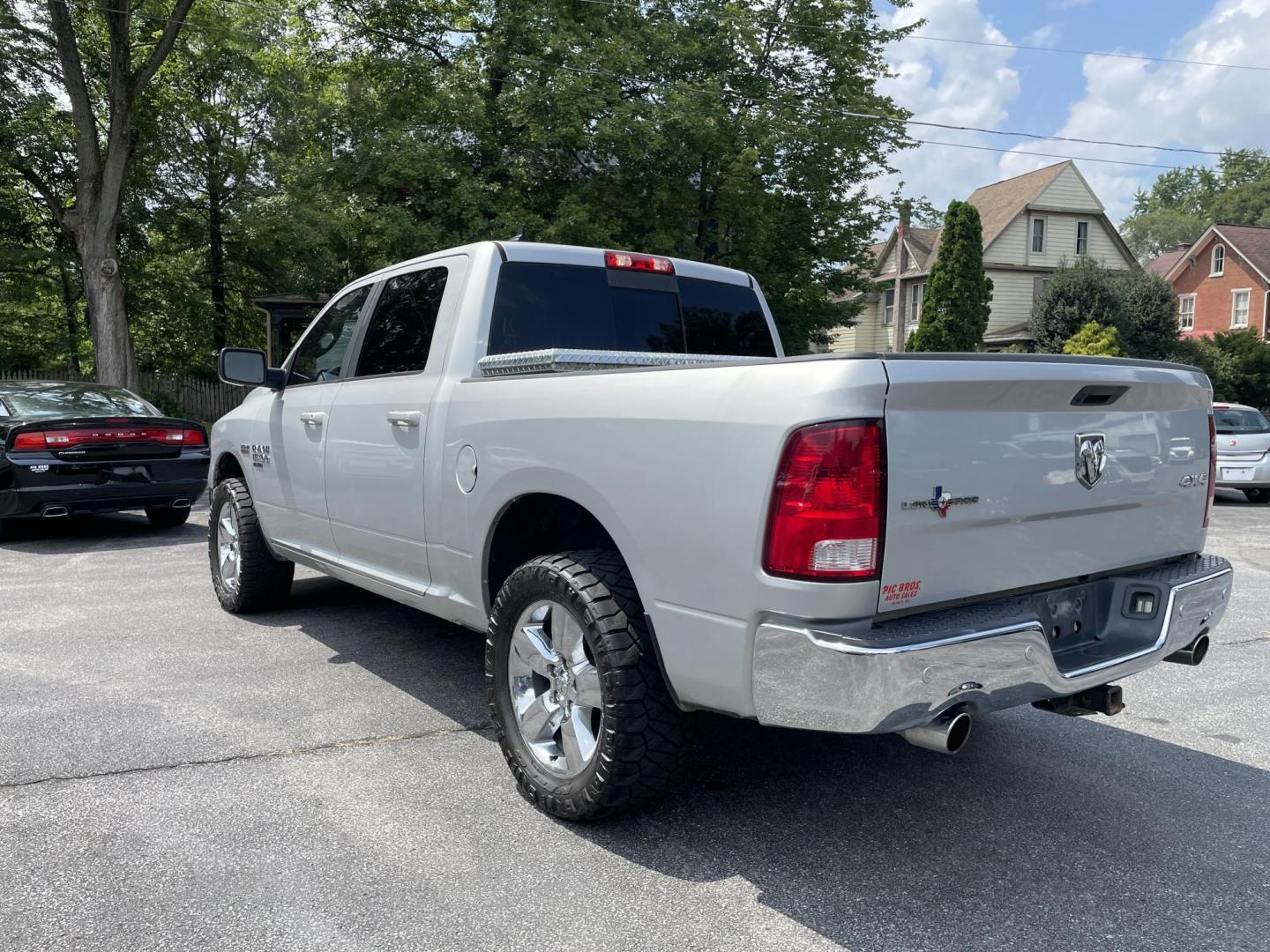 2019 silver RAM 1500 SLT Crew Cab SWB 4WD (1C6RR7LT5KS) with an 5.7L V8 OHV 16V engine, 8A transmission, located at 101 N. Main Street, Muncy, PA, 17756, (570) 546-5462, 41.207691, -76.785942 - Photo#4