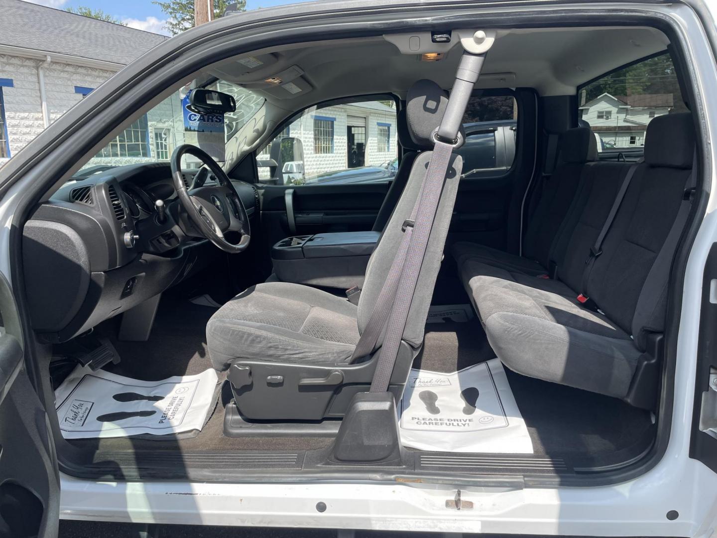 2007 White Chevrolet Silverado 2500HD LT1 Ext. Cab 4WD (1GCHK29K97E) with an 6.0L V8 OHV 16V engine, 6-Speed Automatic Overdrive transmission, located at 101 N. Main Street, Muncy, PA, 17756, (570) 546-5462, 41.207691, -76.785942 - Photo#6