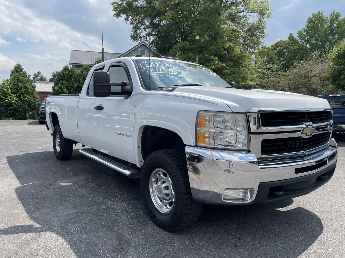 2007 White Chevrolet Silverado 2500HD LT1 Ext. Cab 4WD (1GCHK29K97E) with an 6.0L V8 OHV 16V engine, 6-Speed Automatic Overdrive transmission, located at 101 N. Main Street, Muncy, PA, 17756, (570) 546-5462, 41.207691, -76.785942 - Photo#1