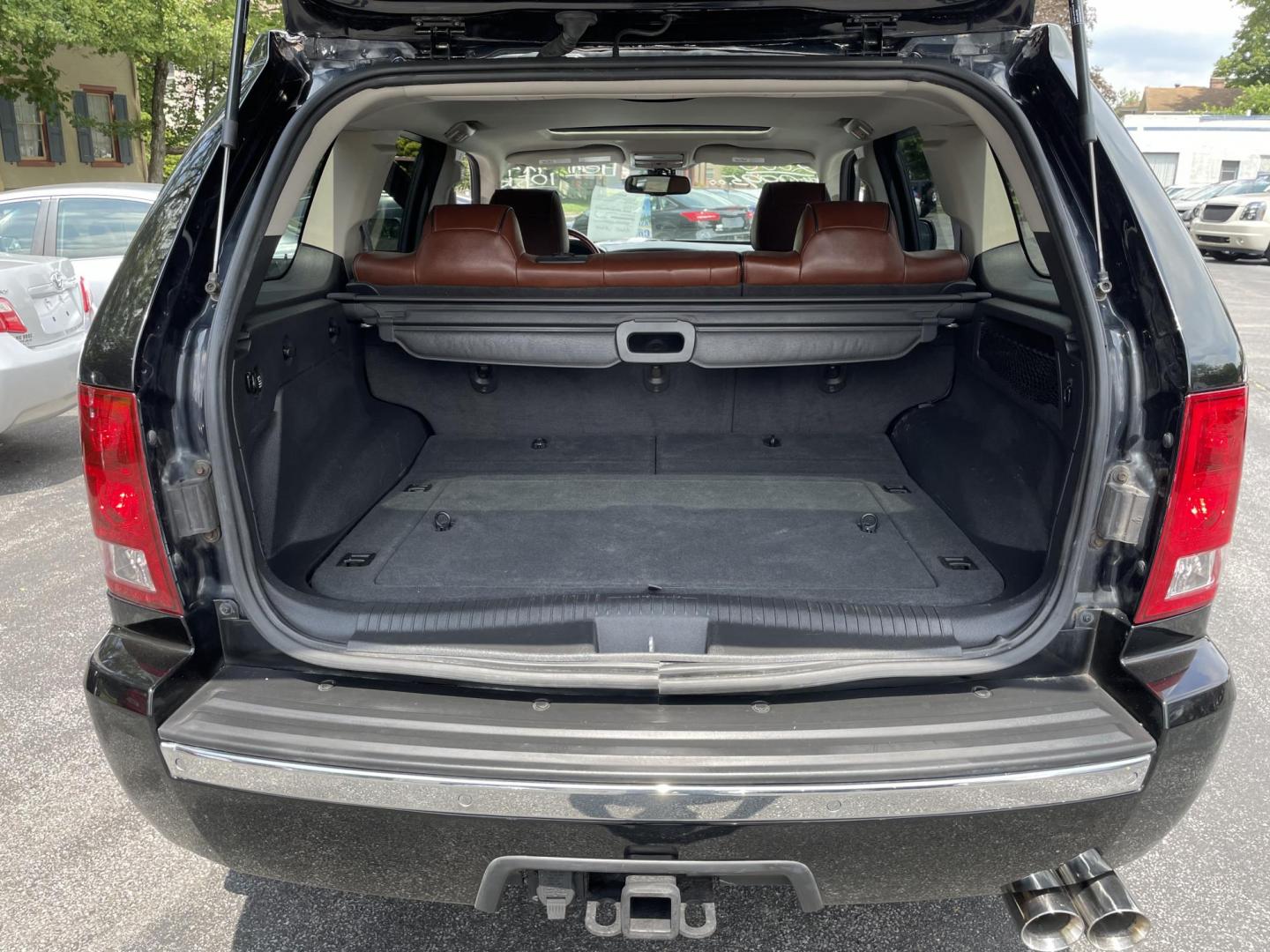 2008 black Jeep Grand Cherokee Overland 4WD (1J8HR68258C) with an 5.7L V8 OHV 16V engine, 5-Speed Automatic Overdrive transmission, located at 101 N. Main Street, Muncy, PA, 17756, (570) 546-5462, 41.207691, -76.785942 - Photo#9