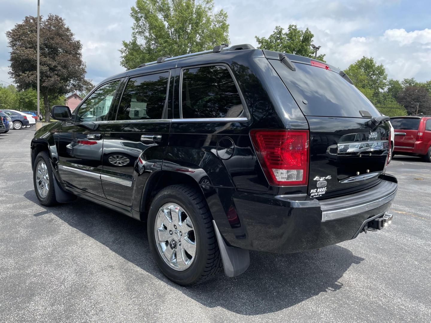 2008 black Jeep Grand Cherokee Overland 4WD (1J8HR68258C) with an 5.7L V8 OHV 16V engine, 5-Speed Automatic Overdrive transmission, located at 101 N. Main Street, Muncy, PA, 17756, (570) 546-5462, 41.207691, -76.785942 - Photo#3