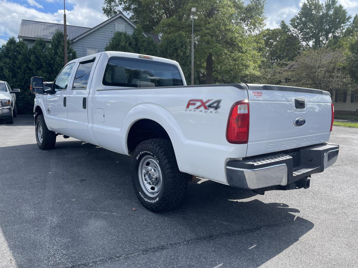 2015 Ford F-250 SD King Ranch Crew Cab 4WD (1FT7W2BT3FE) with an 6.7L V8 OHV 16V DIESEL engine, 6-Speed Automatic transmission, located at 101 N. Main Street, Muncy, PA, 17756, (570) 546-5462, 41.207691, -76.785942 - Photo#2