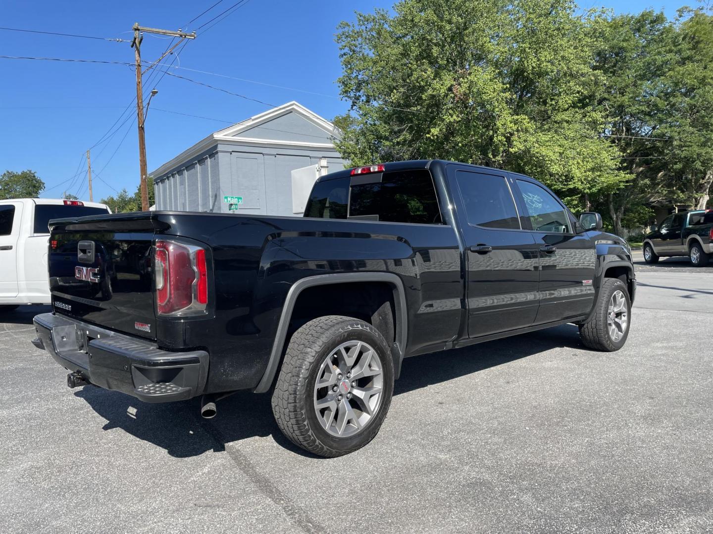 2017 GMC Sierra 1500 SLT Crew Cab Long Box 4WD (3GTU2NEC9HG) with an 5.3L V8 OHV 16V engine, 6A transmission, located at 101 N. Main Street, Muncy, PA, 17756, (570) 546-5462, 41.207691, -76.785942 - Photo#2