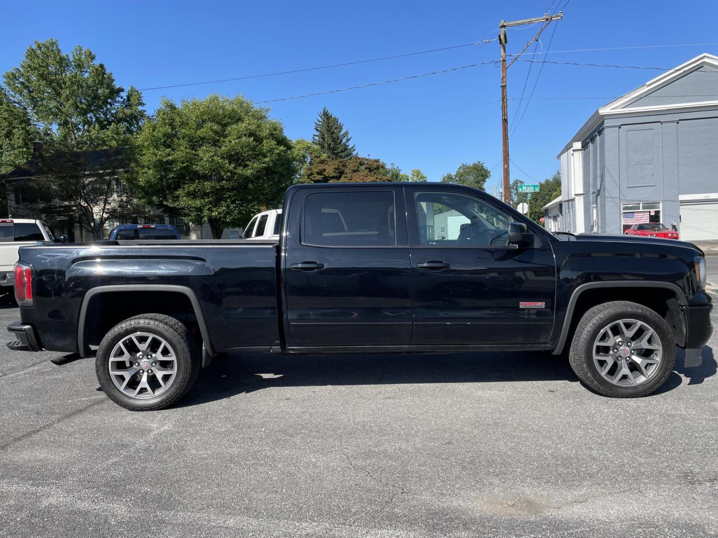 2017 GMC Sierra 1500 SLT Crew Cab Long Box 4WD (3GTU2NEC9HG) with an 5.3L V8 OHV 16V engine, 6A transmission, located at 101 N. Main Street, Muncy, PA, 17756, (570) 546-5462, 41.207691, -76.785942 - Photo#4