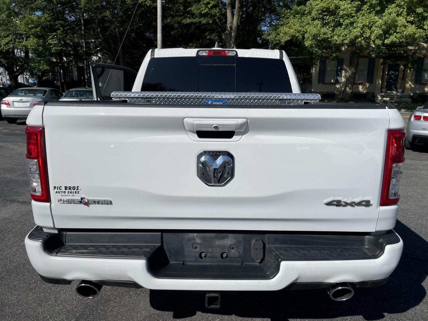 2019 RAM 1500 Big Horn Crew Cab SWB 4WD (1C6SRFFT9KN) with an 5.7L V8 OHV 16V engine, 8A transmission, located at 101 N. Main Street, Muncy, PA, 17756, (570) 546-5462, 41.207691, -76.785942 - Photo#6