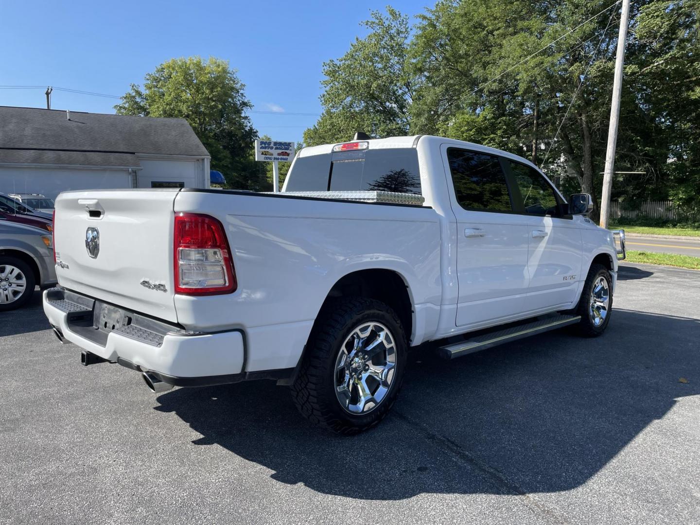 2019 RAM 1500 Big Horn Crew Cab SWB 4WD (1C6SRFFT9KN) with an 5.7L V8 OHV 16V engine, 8A transmission, located at 101 N. Main Street, Muncy, PA, 17756, (570) 546-5462, 41.207691, -76.785942 - Photo#4