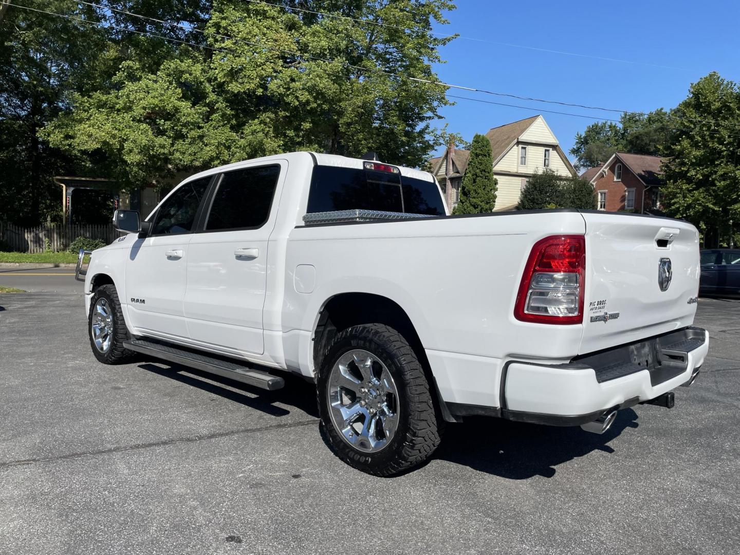 2019 RAM 1500 Big Horn Crew Cab SWB 4WD (1C6SRFFT9KN) with an 5.7L V8 OHV 16V engine, 8A transmission, located at 101 N. Main Street, Muncy, PA, 17756, (570) 546-5462, 41.207691, -76.785942 - Photo#3