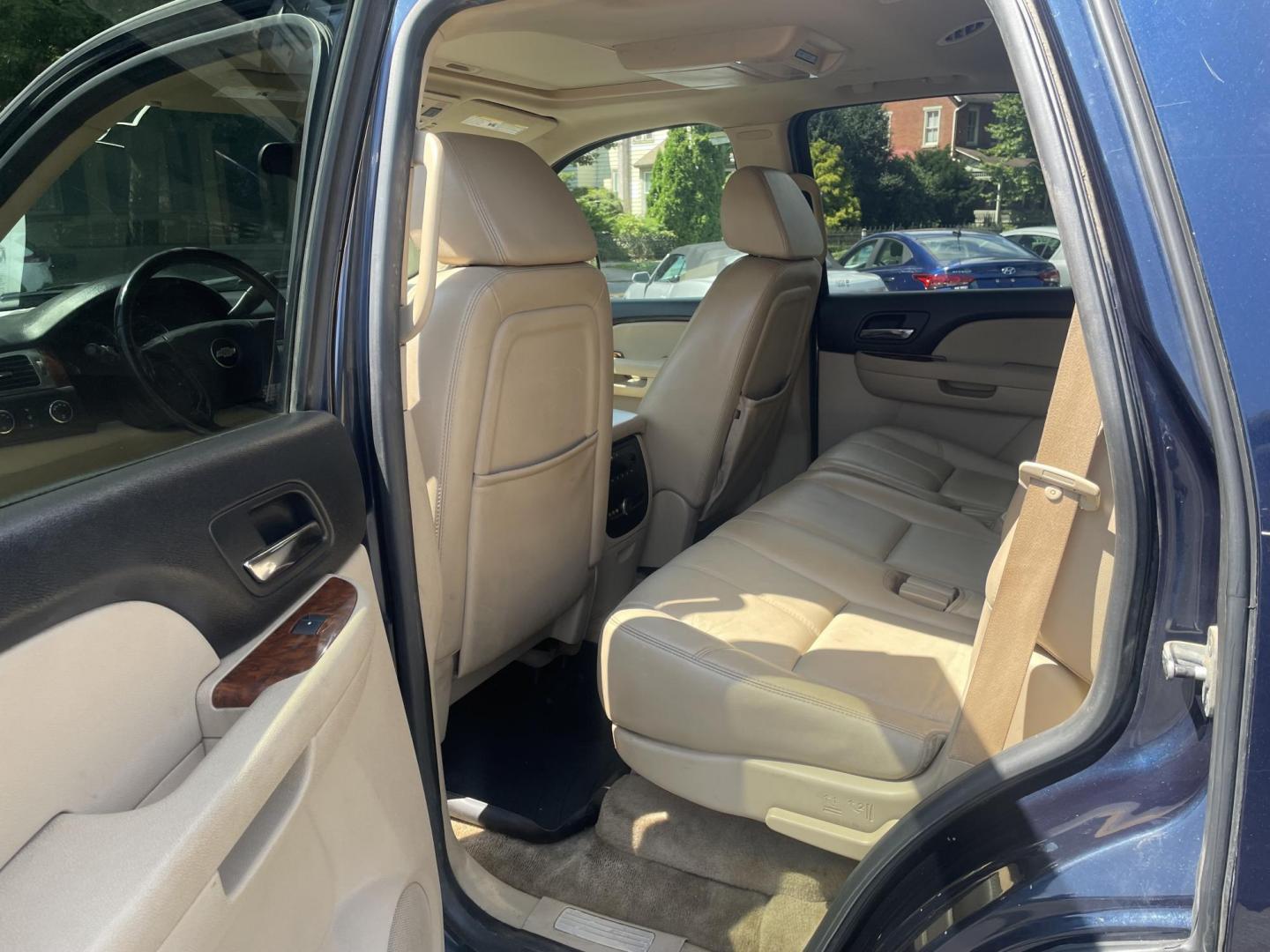 2007 Chevrolet Tahoe LS 4WD (1GNFK13057J) with an 5.3L V8 OHV 16V FFV engine, 4-Speed Automatic Overdrive transmission, located at 101 N. Main Street, Muncy, PA, 17756, (570) 546-5462, 41.207691, -76.785942 - Photo#6