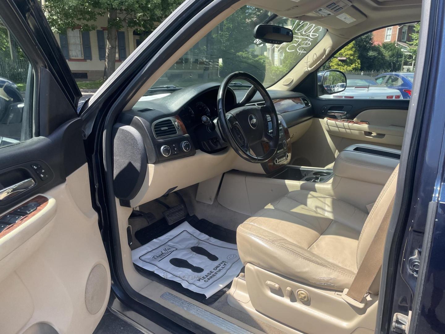 2007 Chevrolet Tahoe LS 4WD (1GNFK13057J) with an 5.3L V8 OHV 16V FFV engine, 4-Speed Automatic Overdrive transmission, located at 101 N. Main Street, Muncy, PA, 17756, (570) 546-5462, 41.207691, -76.785942 - Photo#5