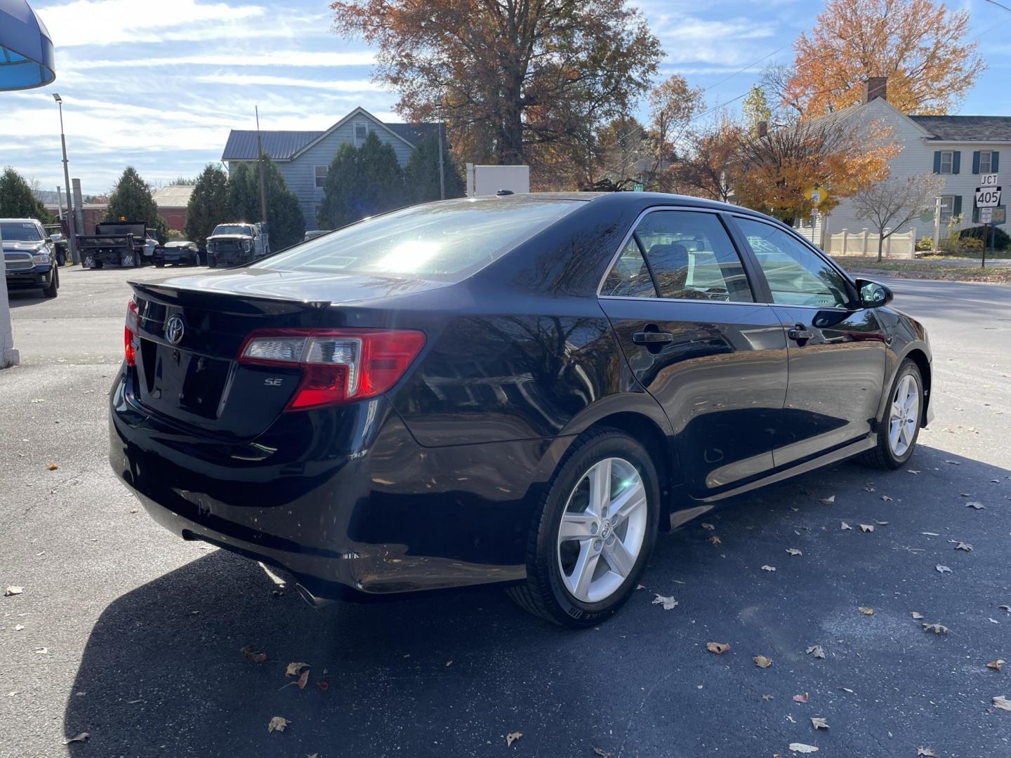 2012 Toyota Camry SE (4T1BF1FK6CU) with an 2.5L L4 DOHC 16V engine, 6-Speed Automatic transmission, located at 101 N. Main Street, Muncy, PA, 17756, (570) 546-5462, 41.207691, -76.785942 - Photo#3