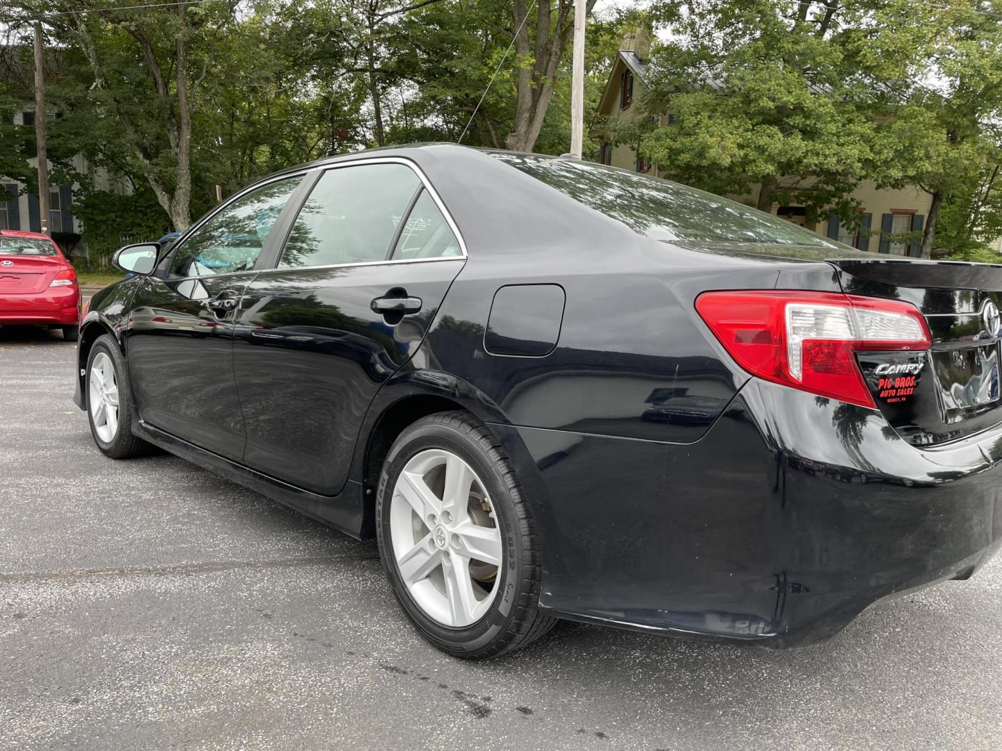 2012 Toyota Camry SE (4T1BF1FK6CU) with an 2.5L L4 DOHC 16V engine, 6-Speed Automatic transmission, located at 101 N. Main Street, Muncy, PA, 17756, (570) 546-5462, 41.207691, -76.785942 - Photo#3