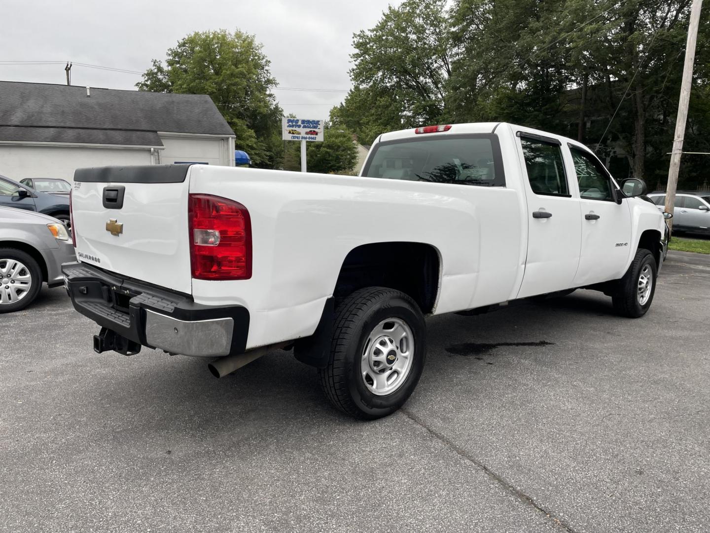 2014 Chevrolet Silverado 2500HD Work Truck Crew Cab 2WD (1GC1CVCG0EF) with an 6.0L V8 OHV 16V FFV engine, 6-Speed Automatic transmission, located at 101 N. Main Street, Muncy, PA, 17756, (570) 546-5462, 41.207691, -76.785942 - Photo#3