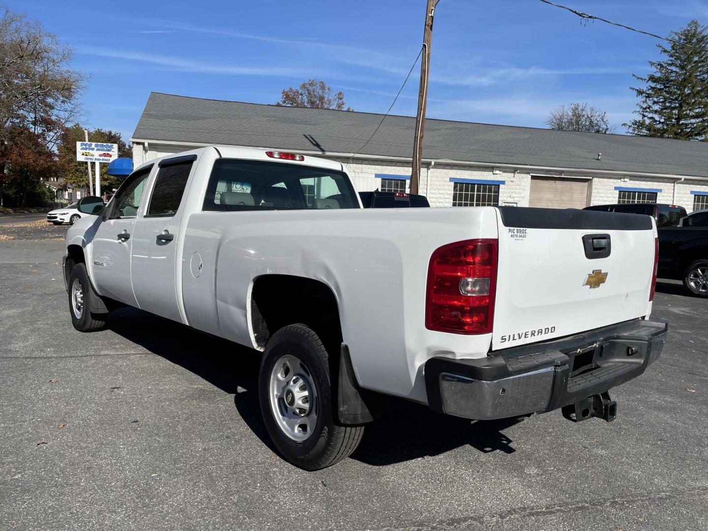 2014 Chevrolet Silverado 2500HD Work Truck Crew Cab 2WD (1GC1CVCG0EF) with an 6.0L V8 OHV 16V FFV engine, 6-Speed Automatic transmission, located at 101 N. Main Street, Muncy, PA, 17756, (570) 546-5462, 41.207691, -76.785942 - Photo#3