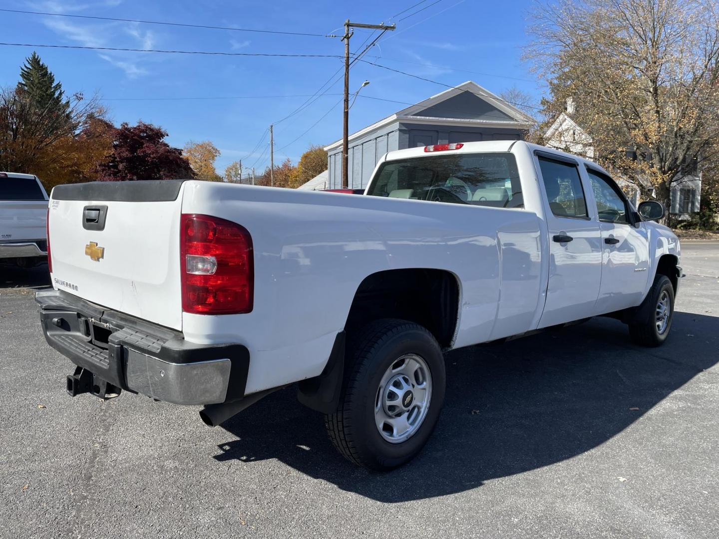 2014 Chevrolet Silverado 2500HD Work Truck Crew Cab 2WD (1GC1CVCG0EF) with an 6.0L V8 OHV 16V FFV engine, 6-Speed Automatic transmission, located at 101 N. Main Street, Muncy, PA, 17756, (570) 546-5462, 41.207691, -76.785942 - Photo#2