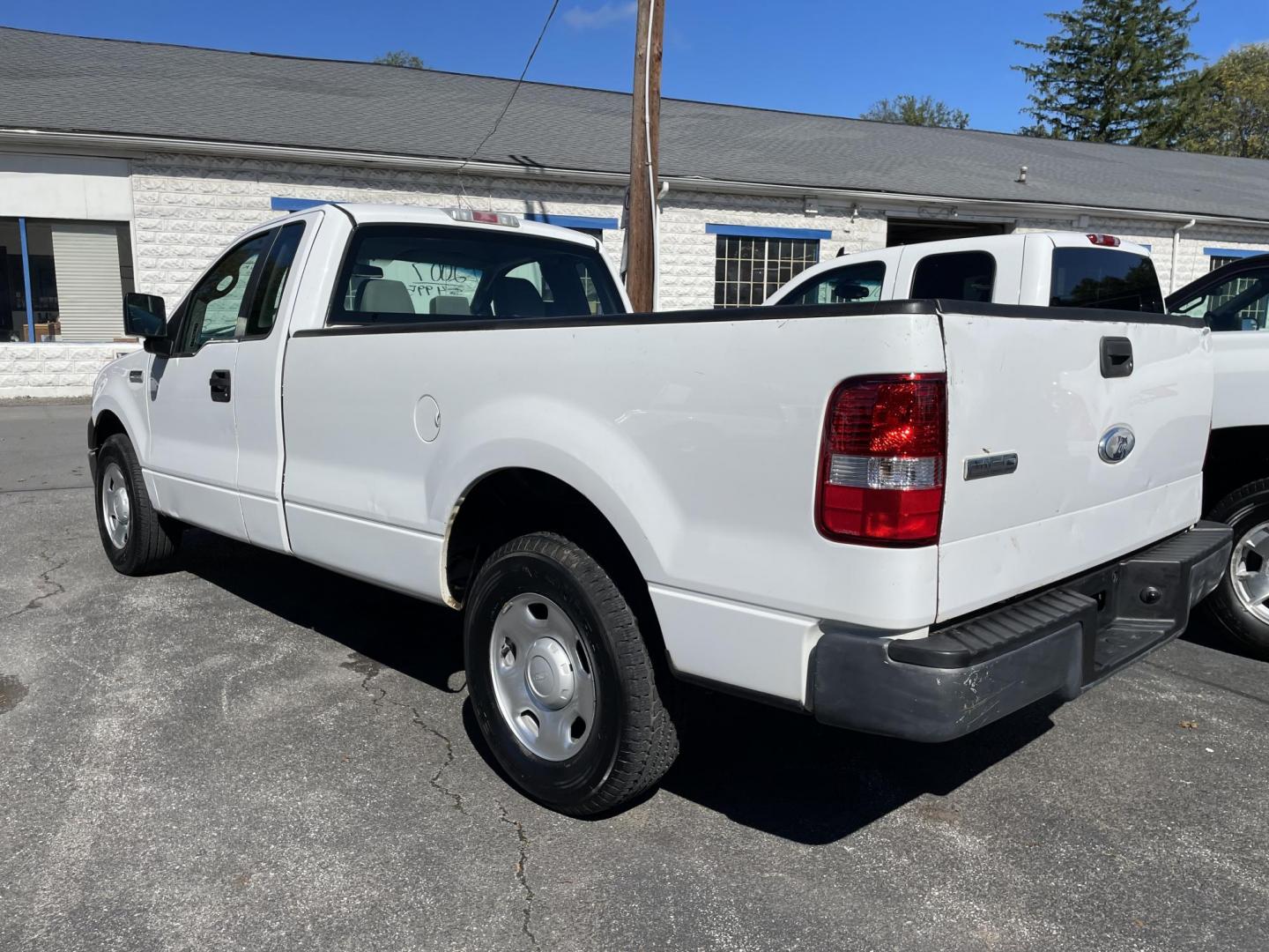 2007 Ford F-150 STX 2WD (1FTRF12297N) with an 4.2L V6 OHV 12V engine, located at 101 N. Main Street, Muncy, PA, 17756, (570) 546-5462, 41.207691, -76.785942 - Photo#2