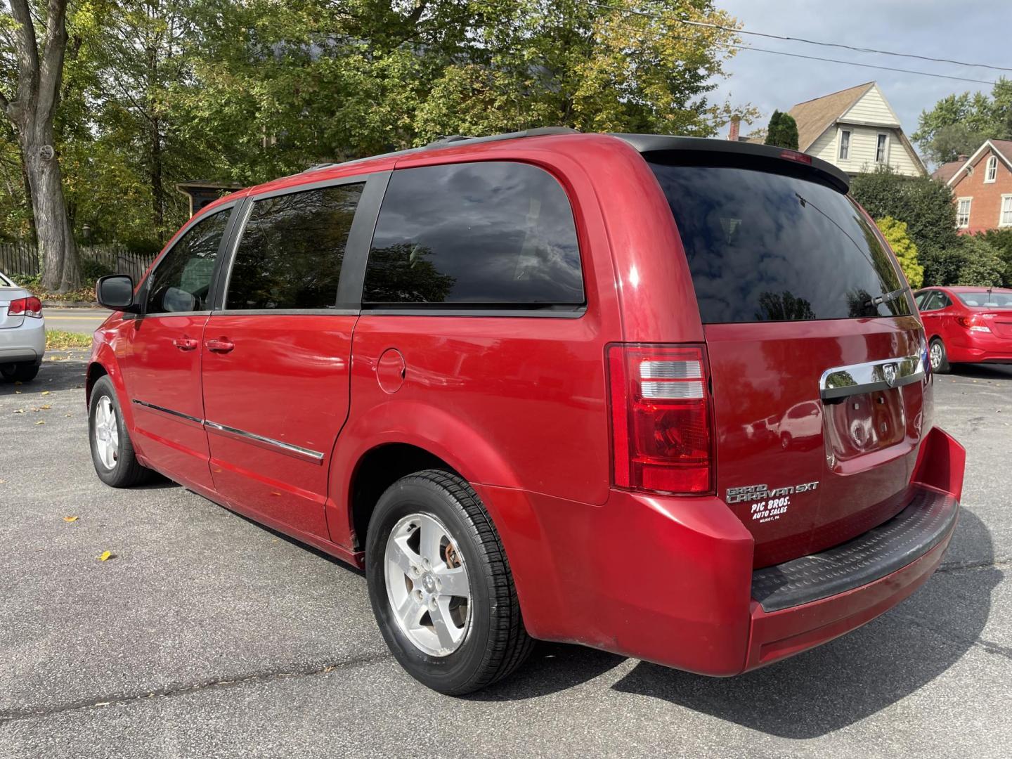 2008 Dodge Caravan SXT (2D8HN54P98R) with an 3.8L V6 OHV 12V engine, 4-Speed Automatic Overdrive transmission, located at 101 N. Main Street, Muncy, PA, 17756, (570) 546-5462, 41.207691, -76.785942 - Photo#2