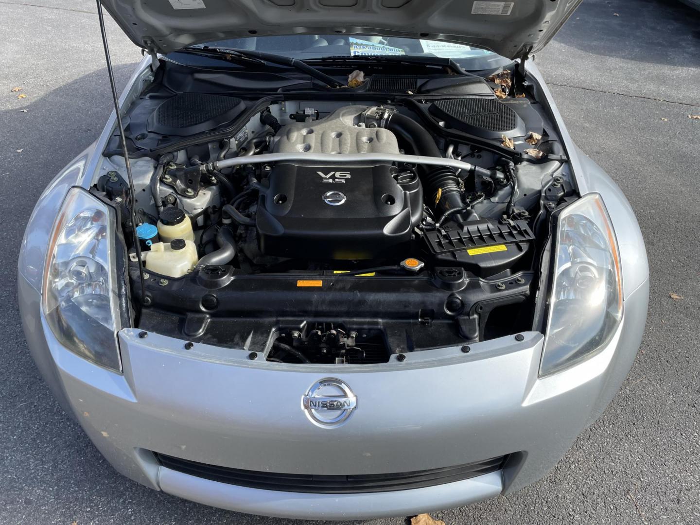 2004 silver Nissan 350Z Enthusiast Roadster (JN1AZ36A54T) with an 3.5L V6 DOHC 24V engine, 6-Speed Manual Overdrive transmission, located at 101 N. Main Street, Muncy, PA, 17756, (570) 546-5462, 41.207691, -76.785942 - Photo#6