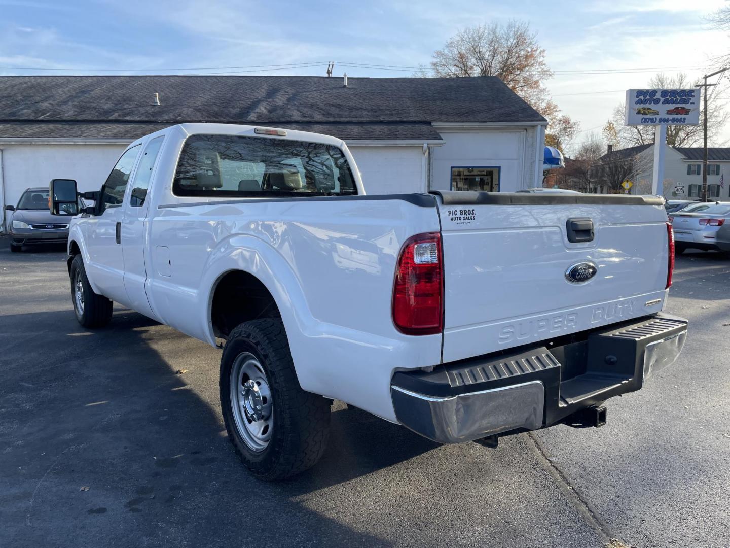 2016 Ford F-350 SD XLT SuperCab Long Bed 2WD (1FT8X3A67GE) with an 6.2L V8 OHV 16V engine, 6A transmission, located at 101 N. Main Street, Muncy, PA, 17756, (570) 546-5462, 41.207691, -76.785942 - Photo#3