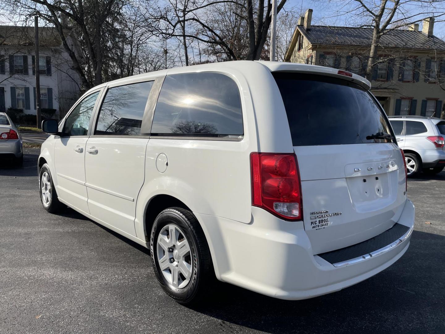 2012 Dodge Grand Caravan SE (2C4RDGBG9CR) with an 3.6L V6 DOHC 24V engine, 6-Speed Automatic transmission, located at 101 N. Main Street, Muncy, PA, 17756, (570) 546-5462, 41.207691, -76.785942 - Photo#2