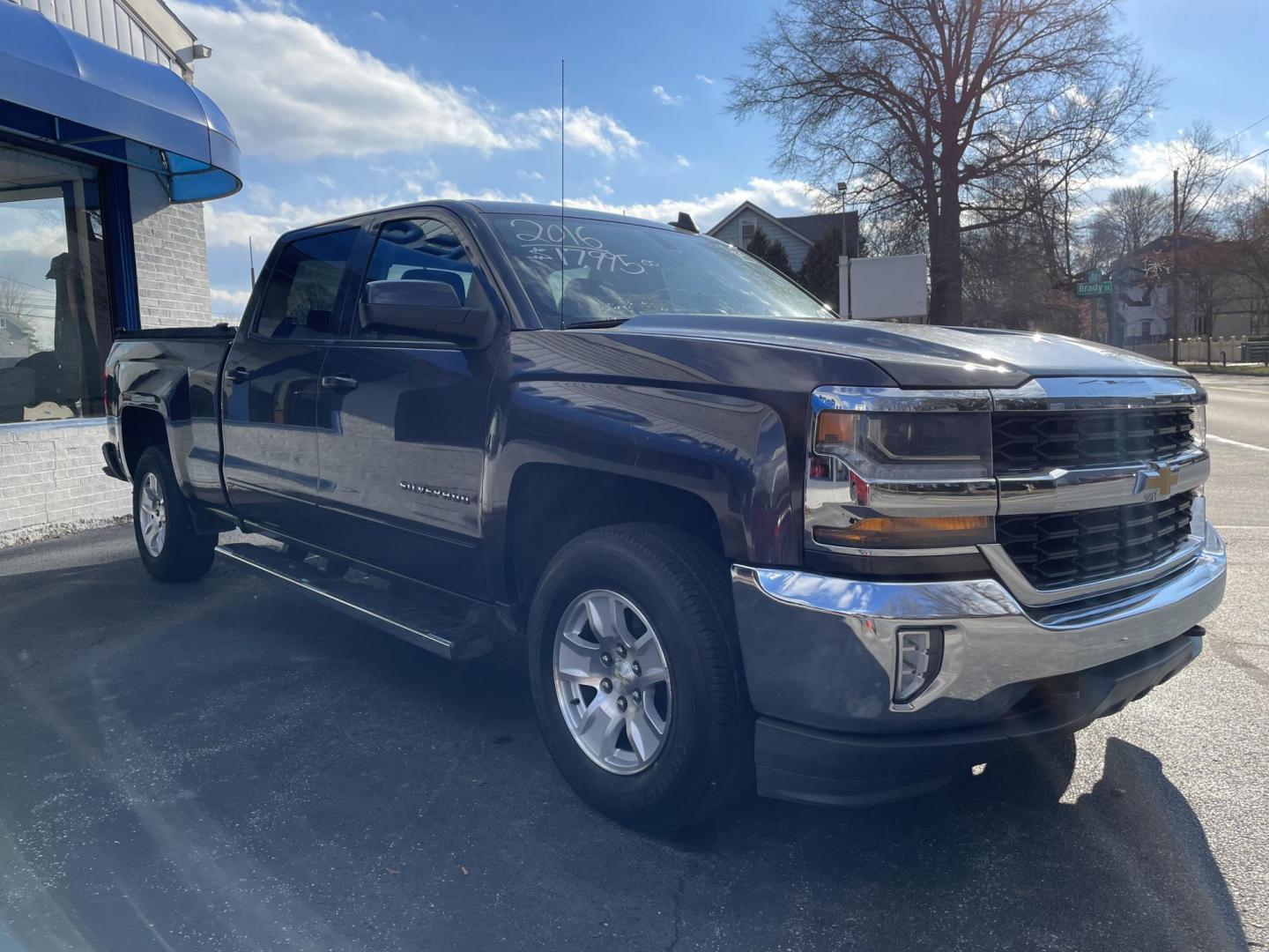 2016 Chevrolet Silverado 1500 LT Crew Cab 4WD (1GCUKREC6GF) with an 5.3L V8 OHV 16V engine, 6A transmission, located at 101 N. Main Street, Muncy, PA, 17756, (570) 546-5462, 41.207691, -76.785942 - Photo#1