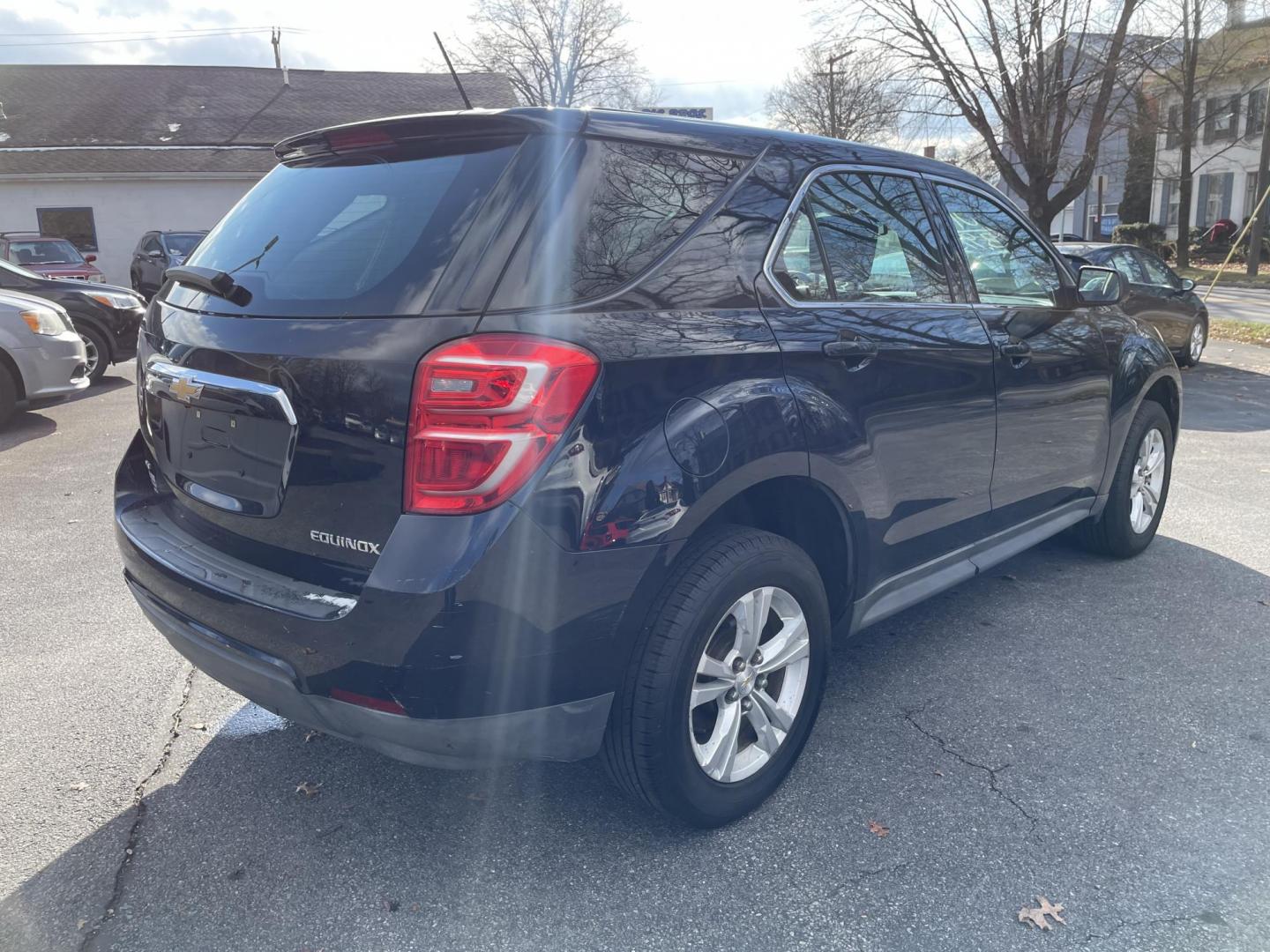 2016 Chevrolet Equinox LS AWD (2GNFLEEK3G6) with an 2.4L L4 DOHC 16V FFV engine, 6A transmission, located at 101 N. Main Street, Muncy, PA, 17756, (570) 546-5462, 41.207691, -76.785942 - Photo#3