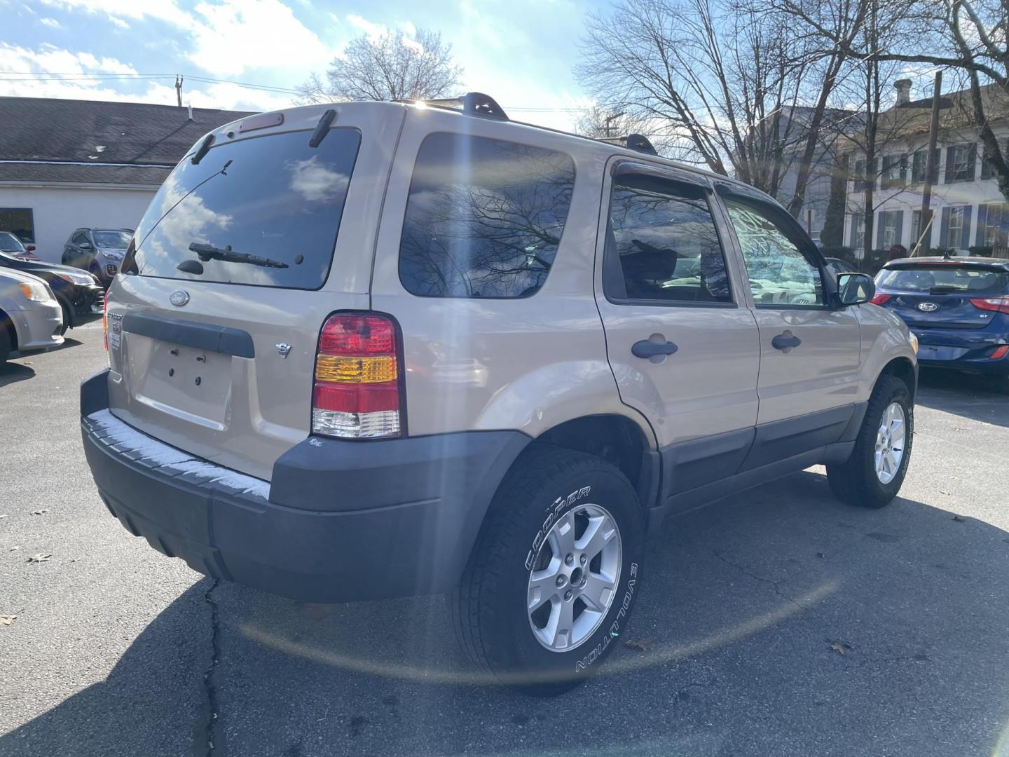 2007 Ford Escape XLT 4WD (1FMYU93167K) with an 3.0L V6 DOHC 24V engine, 4-Speed Automatic Overdrive transmission, located at 101 N. Main Street, Muncy, PA, 17756, (570) 546-5462, 41.207691, -76.785942 - Photo#3