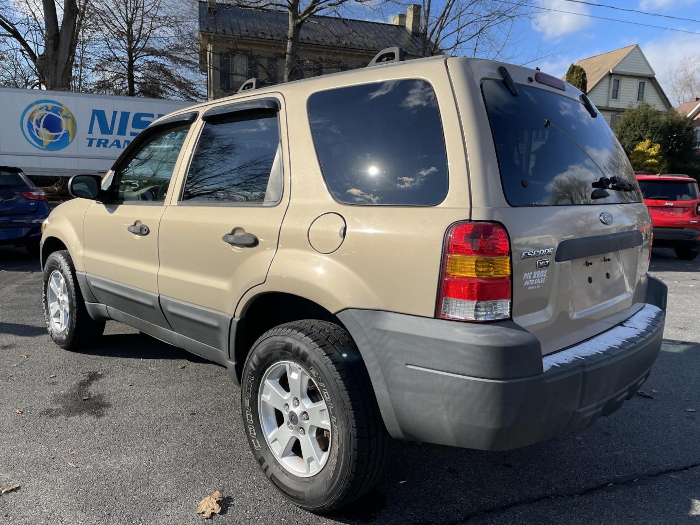 2007 Ford Escape XLT 4WD (1FMYU93167K) with an 3.0L V6 DOHC 24V engine, 4-Speed Automatic Overdrive transmission, located at 101 N. Main Street, Muncy, PA, 17756, (570) 546-5462, 41.207691, -76.785942 - Photo#2