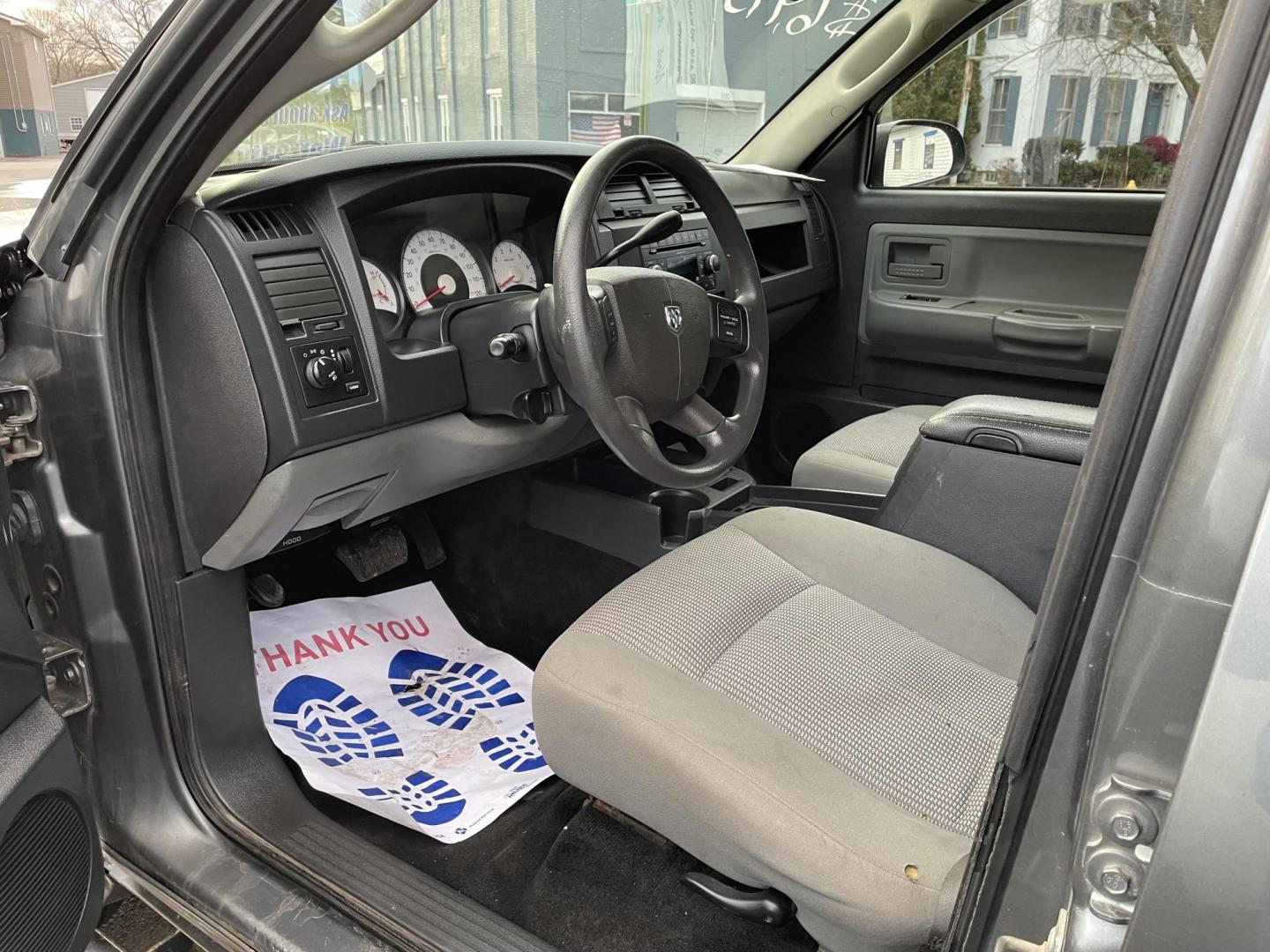 2010 Dodge Dakota SLT Crew Cab 4WD (1D7CW3GK4AS) with an 3.7L V6 SOHC 12V engine, 5-Speed Automatic transmission, located at 101 N. Main Street, Muncy, PA, 17756, (570) 546-5462, 41.207691, -76.785942 - Photo#4