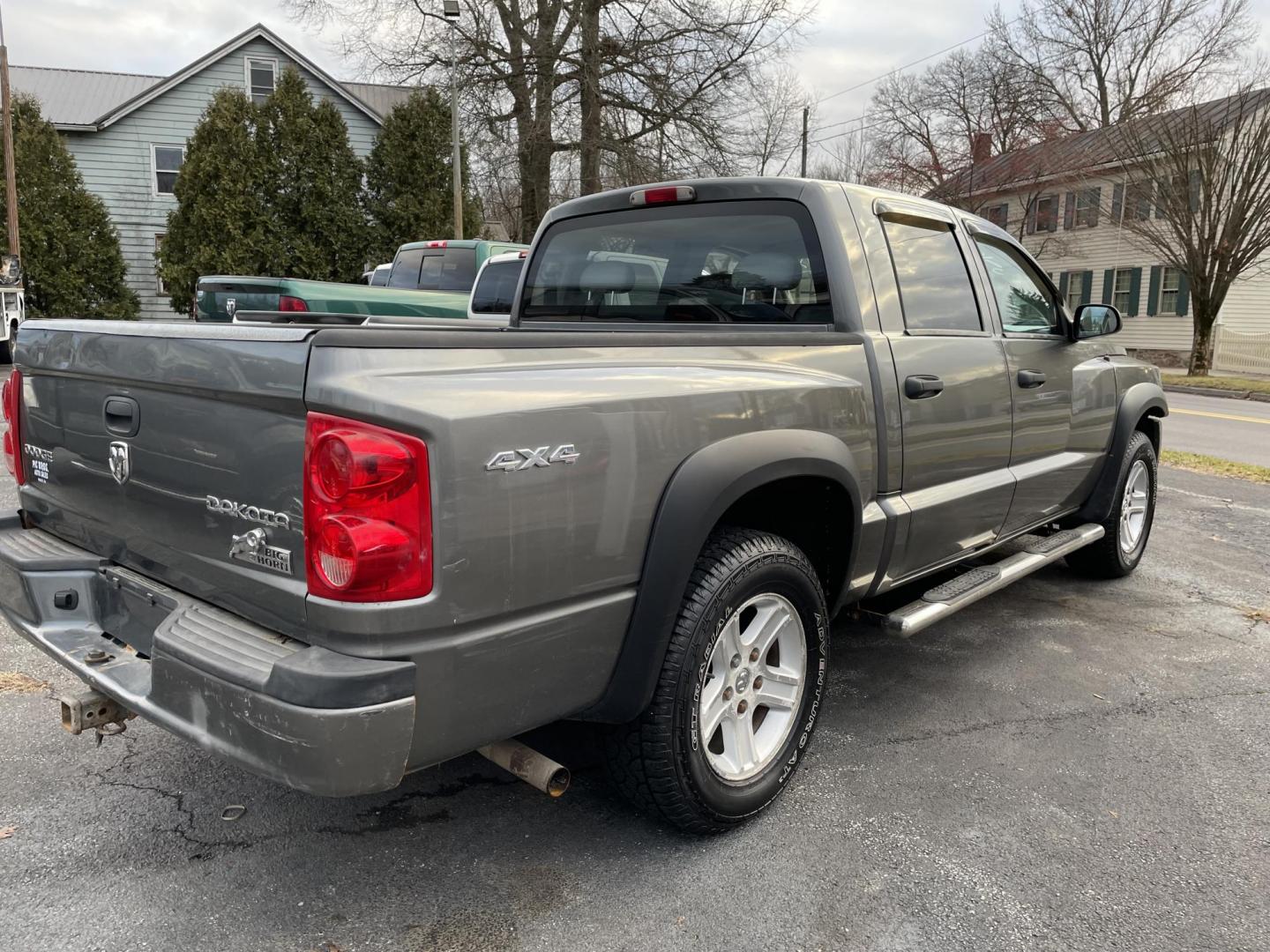 2010 Dodge Dakota SLT Crew Cab 4WD (1D7CW3GK4AS) with an 3.7L V6 SOHC 12V engine, 5-Speed Automatic transmission, located at 101 N. Main Street, Muncy, PA, 17756, (570) 546-5462, 41.207691, -76.785942 - Photo#2