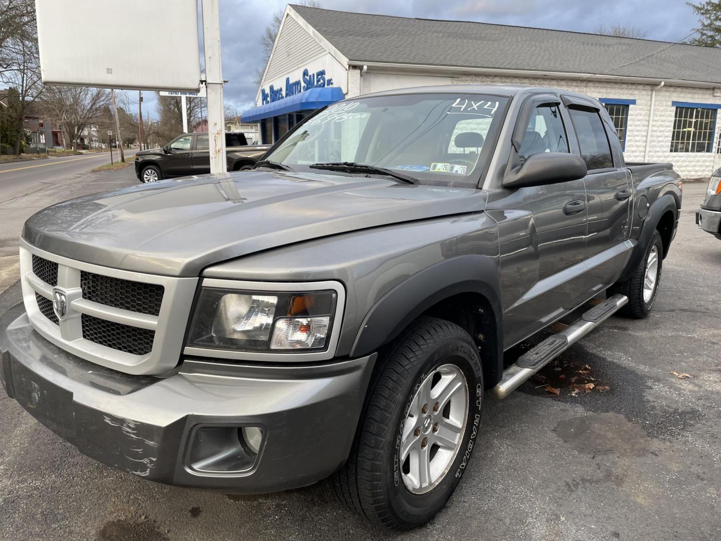 2010 Dodge Dakota SLT Crew Cab 4WD (1D7CW3GK4AS) with an 3.7L V6 SOHC 12V engine, 5-Speed Automatic transmission, located at 101 N. Main Street, Muncy, PA, 17756, (570) 546-5462, 41.207691, -76.785942 - Photo#1