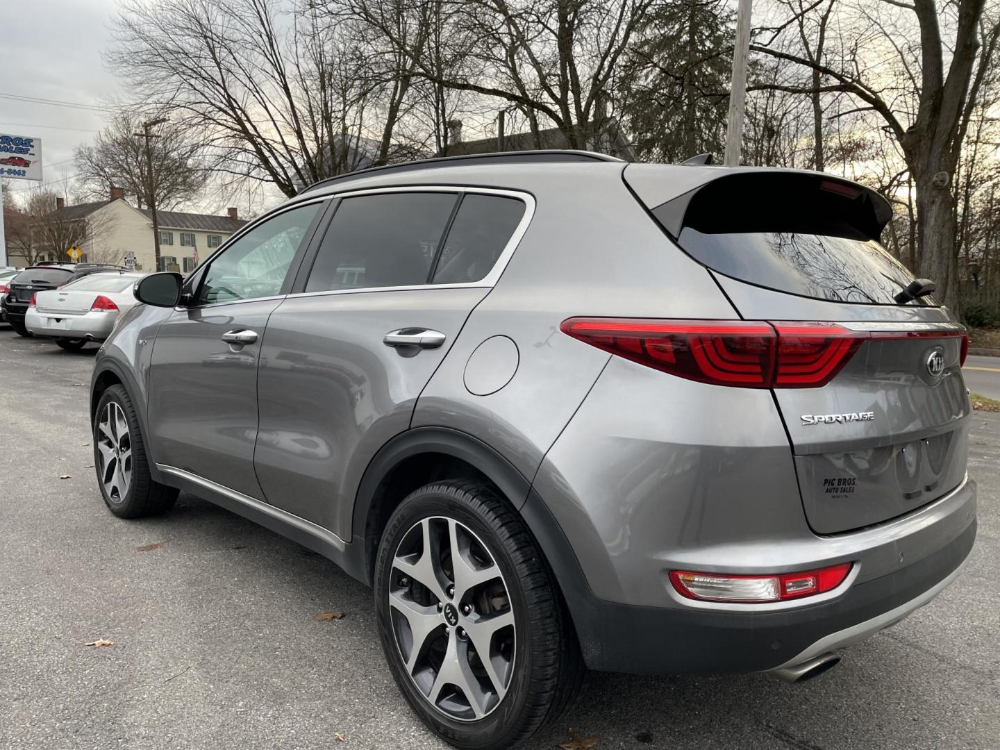 2019 Kia Sportage SX AWD (KNDPRCA61K7) with an 2.0L L4 DOHC 16V engine, 6A transmission, located at 101 N. Main Street, Muncy, PA, 17756, (570) 546-5462, 41.207691, -76.785942 - Photo#1