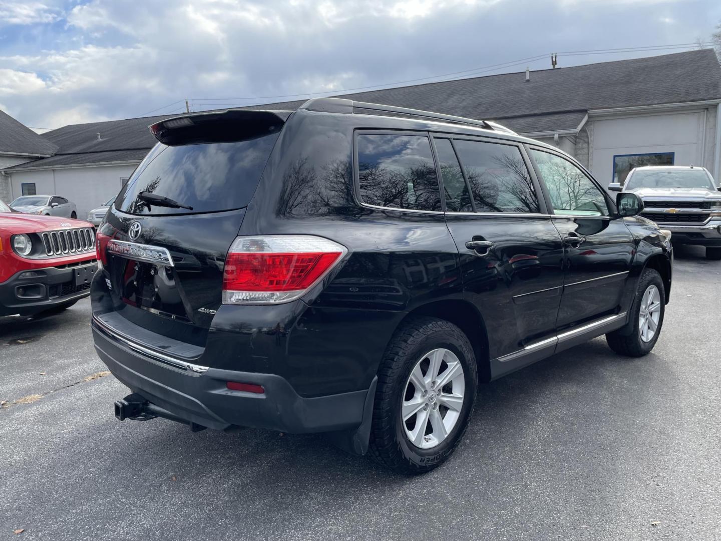 2011 Toyota Highlander Base 4WD (5TDBK3EH5BS) with an 3.5L V6 DOHC 24V engine, 5-Speed Automatic transmission, located at 101 N. Main Street, Muncy, PA, 17756, (570) 546-5462, 41.207691, -76.785942 - Photo#3