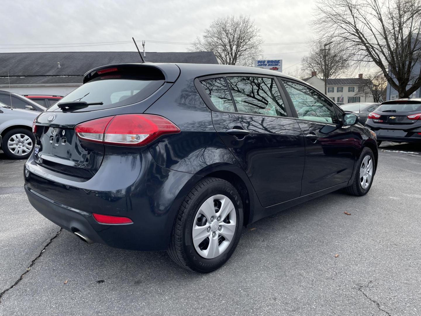 2018 Kia Forte 5-Door LX (KNAFK5A89J5) with an 2.0L L4 DOHC 16V engine, 6A transmission, located at 101 N. Main Street, Muncy, PA, 17756, (570) 546-5462, 41.207691, -76.785942 - Photo#3