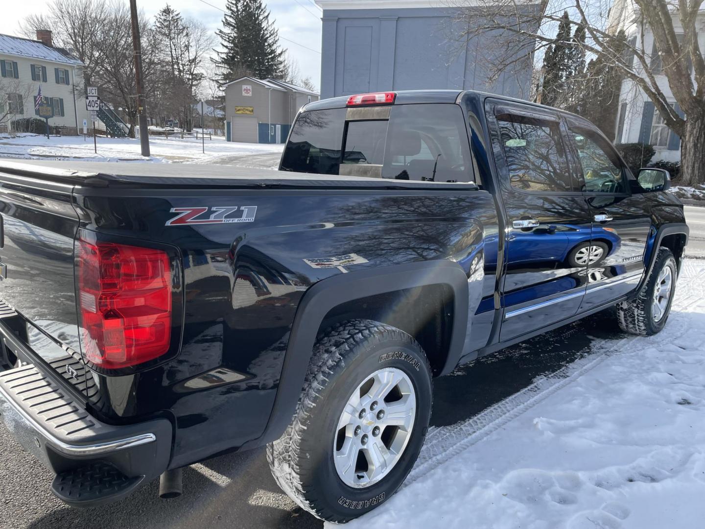 2014 Chevrolet Silverado 1500 1LZ Crew Cab 4WD (3GCUKSEC7EG) with an 5.3L V8 OHV 16V engine, 6-Speed Automatic transmission, located at 101 N. Main Street, Muncy, PA, 17756, (570) 546-5462, 41.207691, -76.785942 - Photo#3